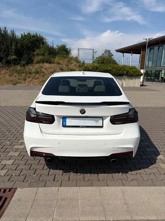 Gebraucht BMW 330 M Sport 252 PS (185 kW) 2017 Weiß Limousine