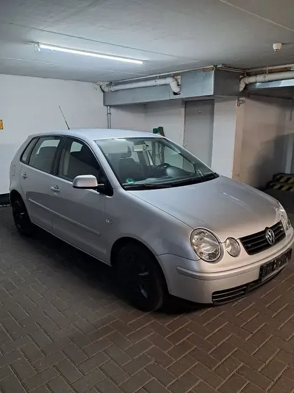 Gebraucht VW Polo Basis 64 PS (47 kW) 2004 Silber Kleinwagen