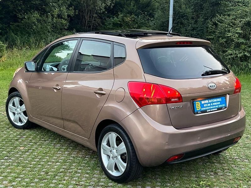 Gebraucht Kia Venga 125 PS (91 kW) 2010 Gold Kleinwagen