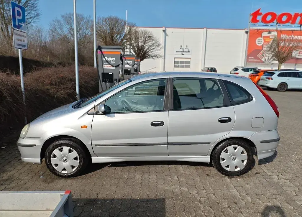 Gebraucht Nissan Almera Tino Acenta 116 PS (85 kW) 2003 Silber Van / Kleinbus