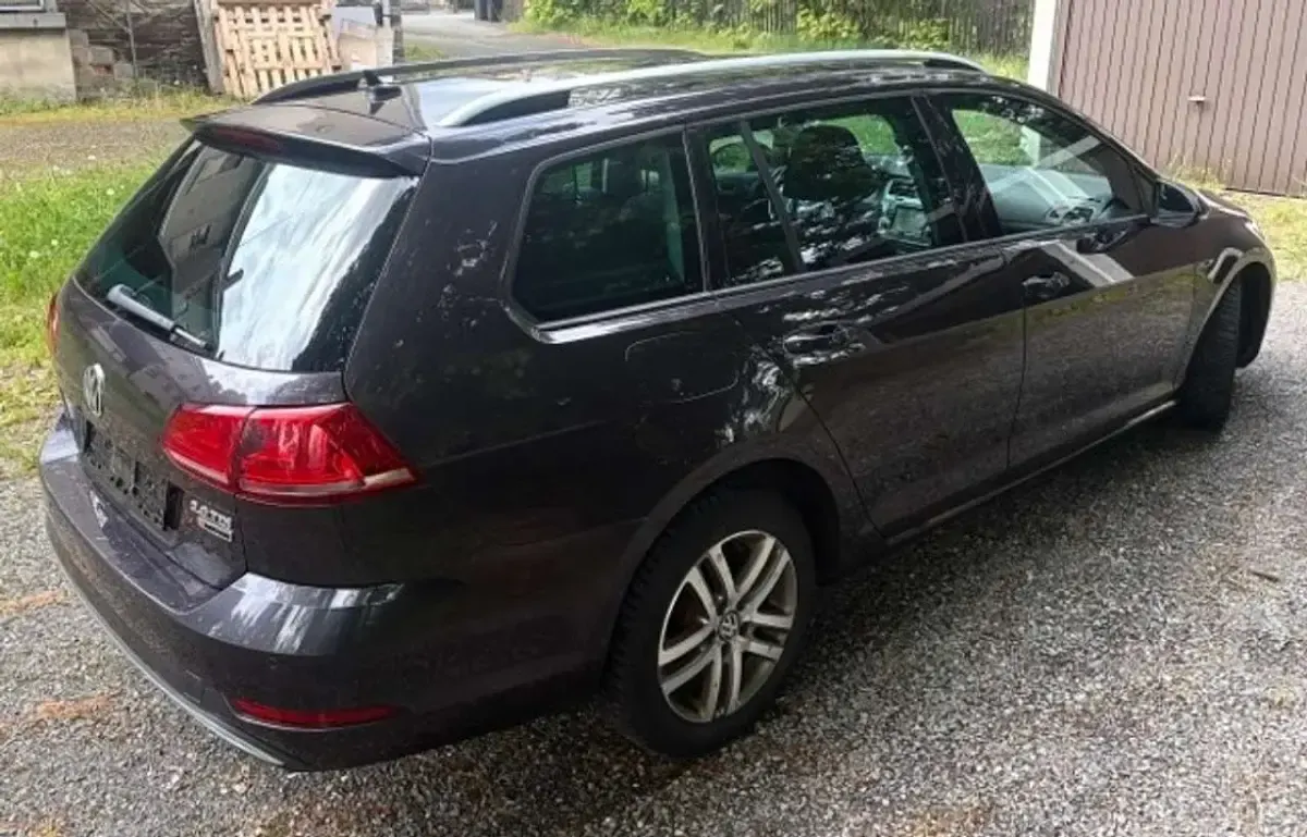 Second-hand VW Golf VII LOUNGE 150 CP (110 kW) 2015 Gri Break