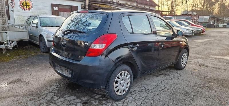 Gebraucht Hyundai i20 Edition 77 PS (56 kW) 2010 Schwarz Kleinwagen