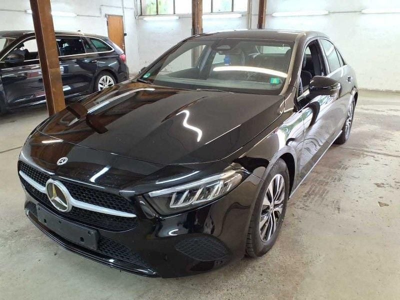 Schwarz nachtschwarz unilack (metallic) Gebraucht 2024 Mercedes A180 Advanced Limousine | 24.870 € (Guter Preis) - Bild 1/3