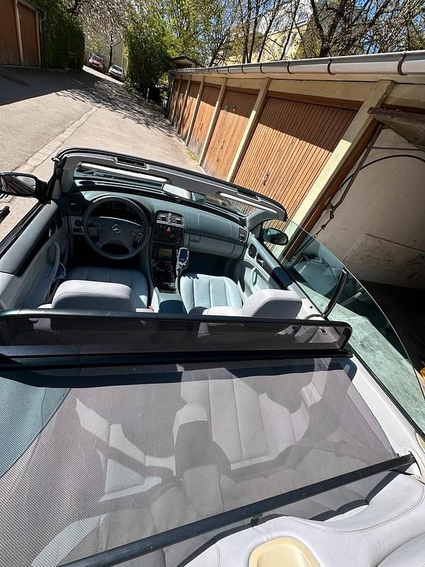 Gebraucht Mercedes CLK320 Avantgarde 218 PS (160 kW) 2000 Blau Cabrio