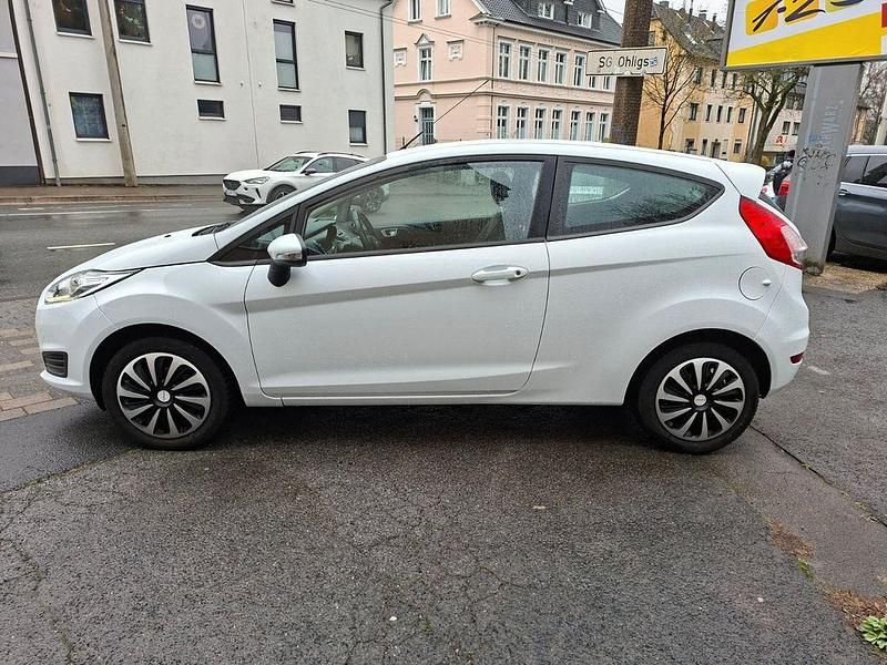 Gebraucht Ford Fiesta Trend 82 PS (60 kW) 2017 Weiß Kleinwagen