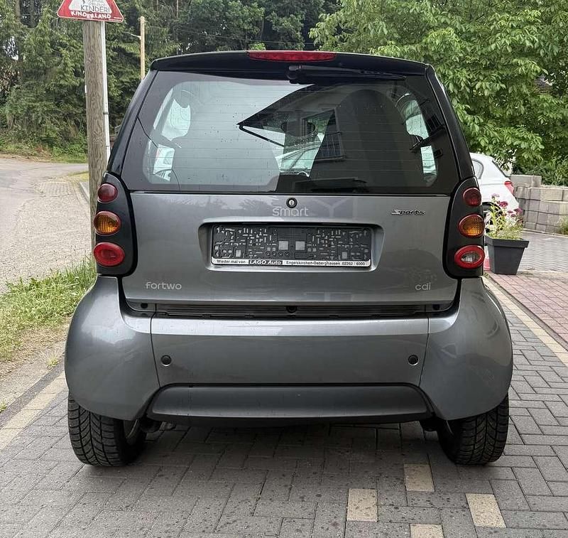 Grau Gebraucht 2006 Smart ForTwo Coupé Coupé | 2.250 € (Teuer) - Bild 1/4