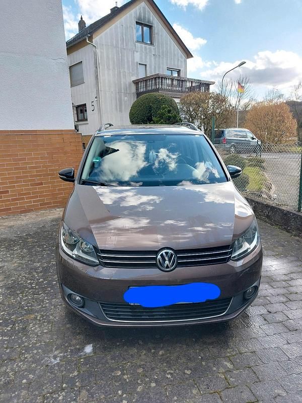 Gebraucht VW Touran 140 PS (102 kW) 2013 Braun Van / Kleinbus