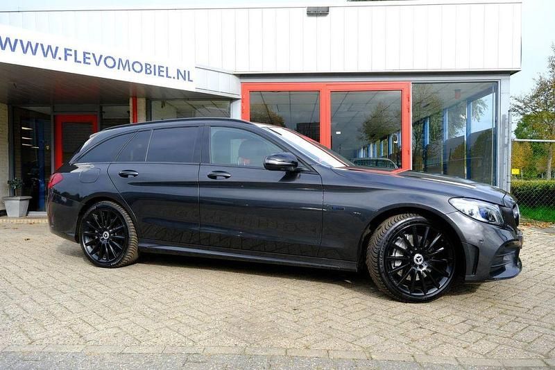 Gebraucht Mercedes C300e Business 194 PS (142 kW) 2021 Grau Kombi
