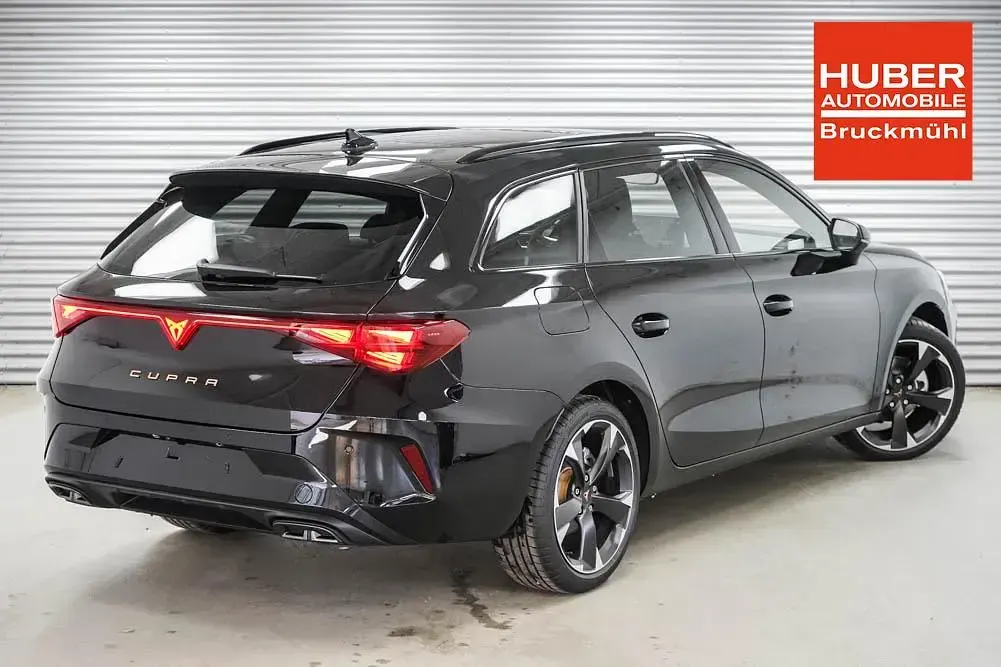 Neu Cupra Leon 150 PS (110 kW) 2026 Midnight black metallic (0e) Kombi