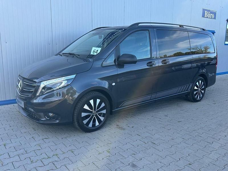 Grau Gebraucht 2022 Mercedes Vito Van / Kleinbus | 41.199 € (Etwas zu teuer) - Bild 1/4