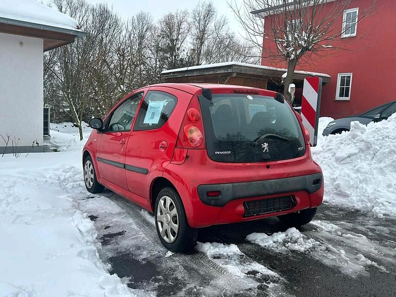 Gebraucht Peugeot 107 50 PS (36 kW) 2009 Rot Kleinwagen