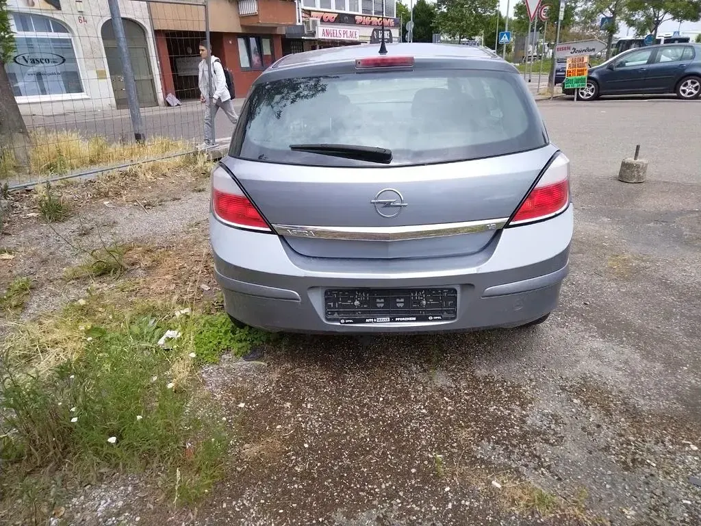 Gebraucht Opel Astra Edition 125 PS (91 kW) 2006 Silber Limousine