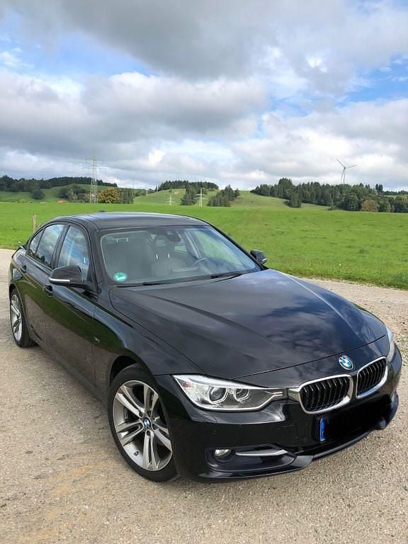 Schwarz Gebraucht 2014 BMW 330 Sport Line Limousine | 11.800 € (Fairer Preis) - Bild 1/4