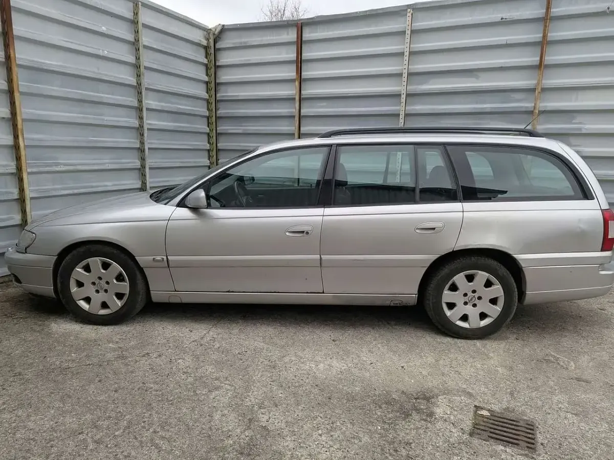 Second-hand Opel Omega 211 CP (155 kW) 2000 Argintiu Break