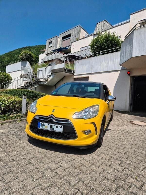 Gelb Gebraucht 2011 Citroën DS3 So Chic Kleinwagen | 2.700 € (Guter Preis) - Bild 1/4