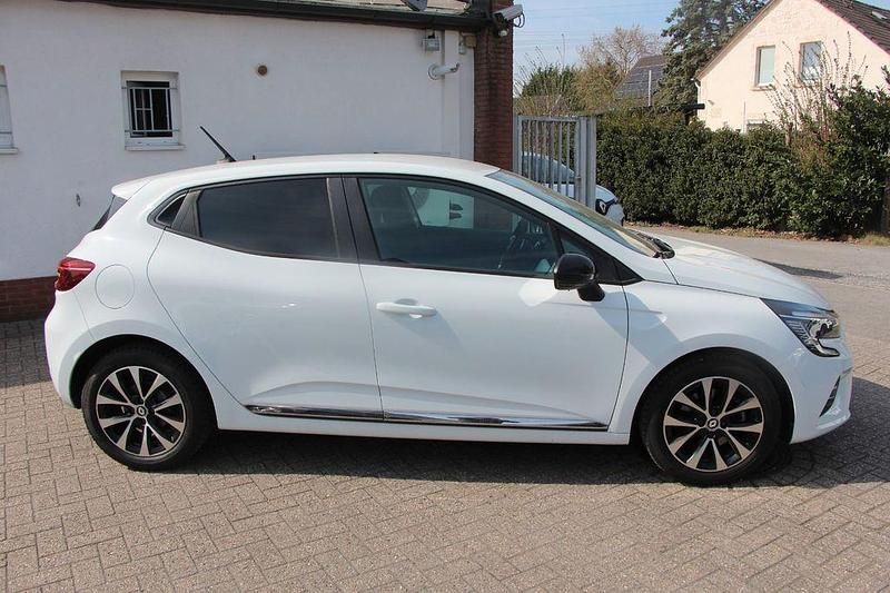 Gebraucht Renault Clio V Evolution 101 PS (74 kW) 2022 Weiß Limousine