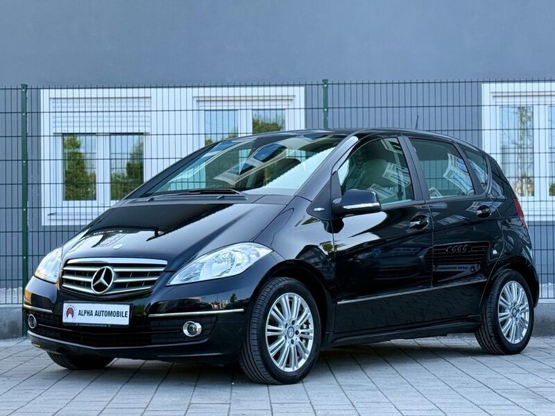 Schwarz Gebraucht 2010 Mercedes A180 Limousine | 5.990 € (Fairer Preis) - Bild 1/4