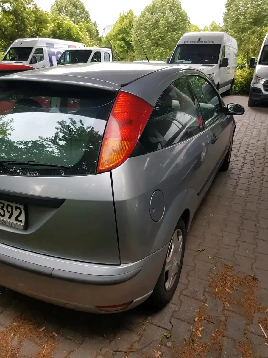 Gebraucht Ford Focus 100 PS (73 kW) 2004 Grau Kleinwagen