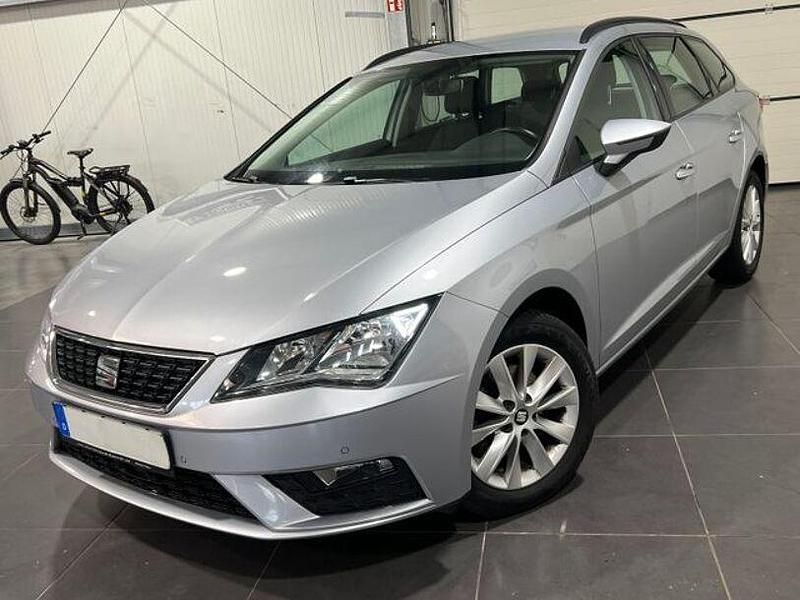Silber Gebraucht 2020 Seat Leon Limousine | 11.995 € - Bild 1/4