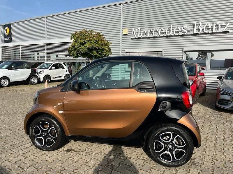Braun Gebraucht 2017 Smart ForTwo Coupé Passion Kleinwagen | 16.390 € (Teuer) - Bild 1/4