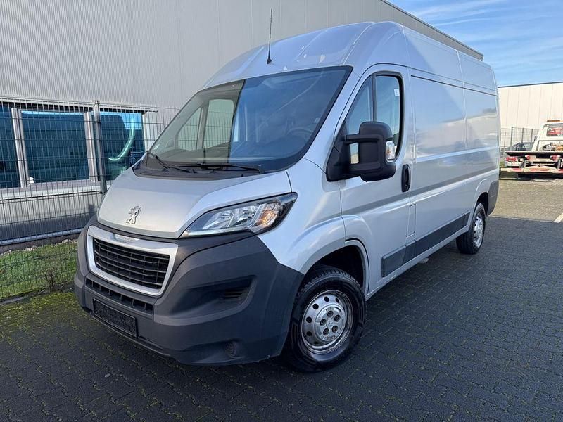Gebraucht Peugeot Boxer 163 PS (119 kW) 2018 Silber metallic Van