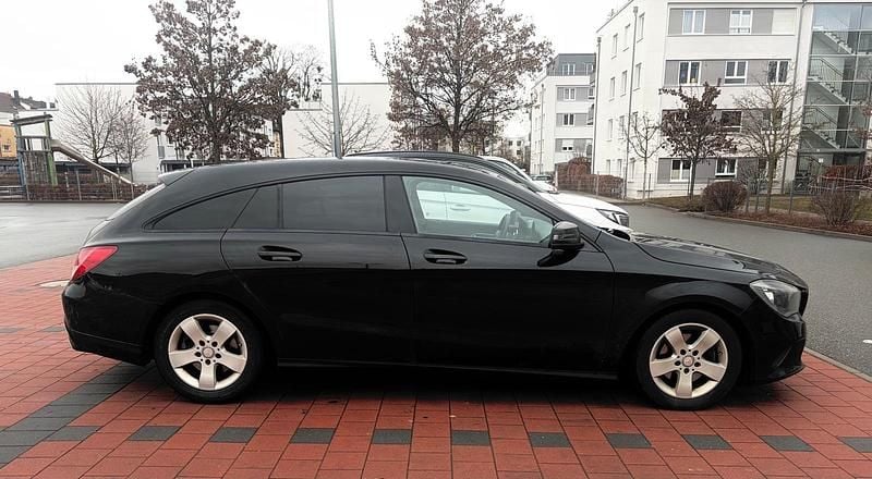 Gebraucht Mercedes CLA200 Shooting Brake 136 PS (100 kW) 2016 Schwarz Kombi