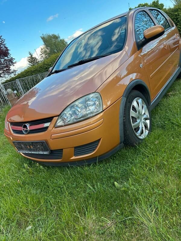 Gold Gebraucht 2005 Opel Corsa Kleinwagen | 2.500 € (Teuer) - Bild 1/4