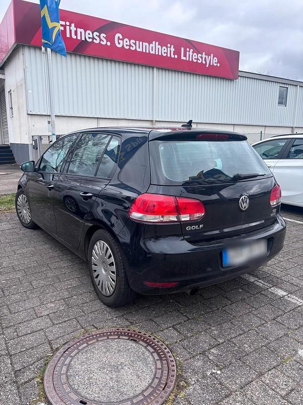 Gebraucht VW Golf VI 105 PS (77 kW) 2010 Schwarz Kleinwagen
