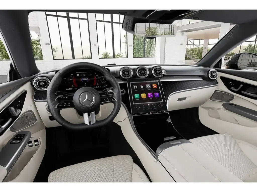 Gebraucht Mercedes 300 204 PS (150 kW) 2025 Weiss / designo opalithweiß bright (metallic) Coupé