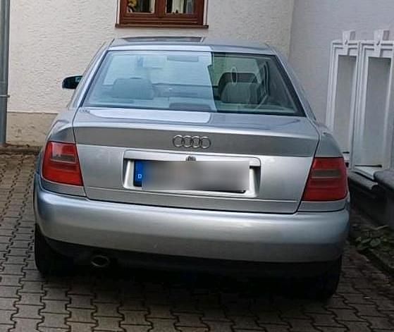 Silber Gebraucht 1997 Audi A4 Limousine | 600 € (Superpreis) - Bild 1/4