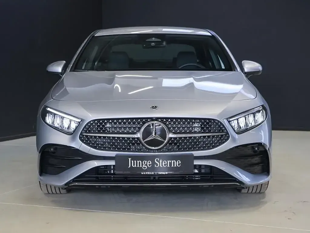 Gebraucht Mercedes A200 AMG line 163 PS (119 kW) 2025 Silber Limousine