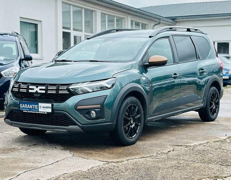 Grün Gebraucht 2024 Dacia Jogger Extreme Limousine | 20.690 € (Fairer Preis) - Bild 1/4