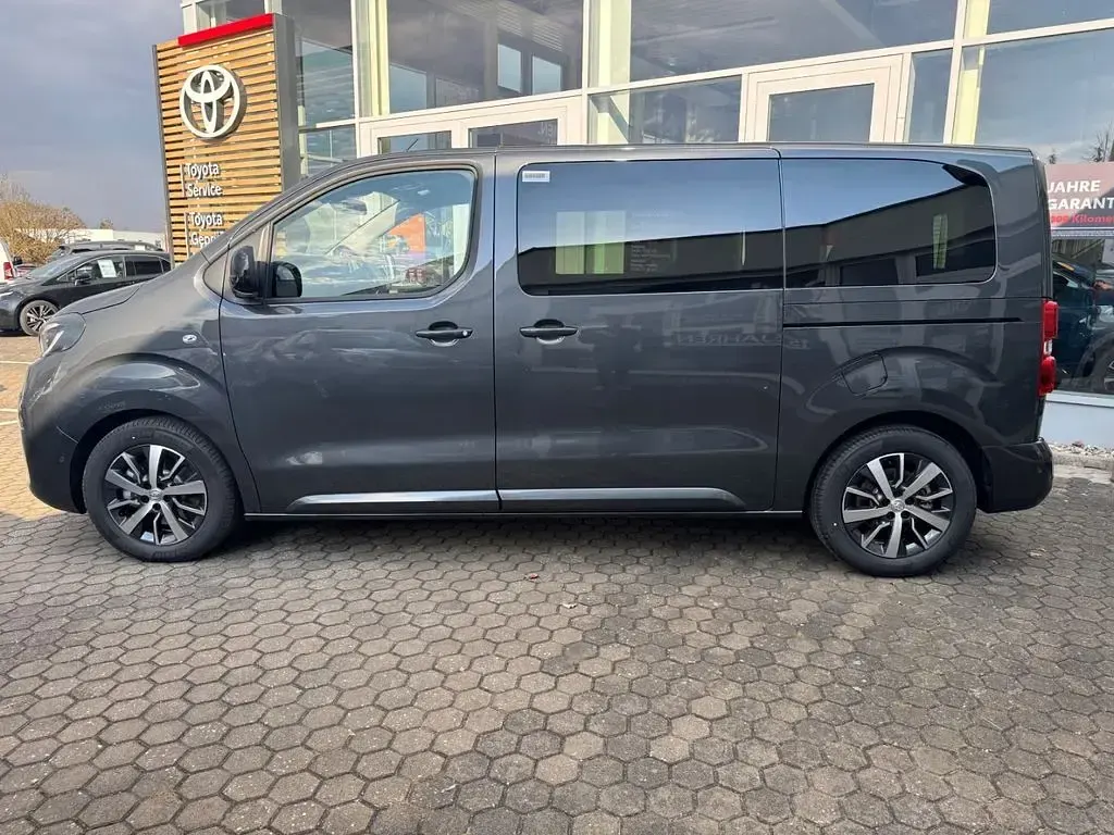Neu Toyota Proace Verso 181 PS (133 kW) 2026 Grau Kombi