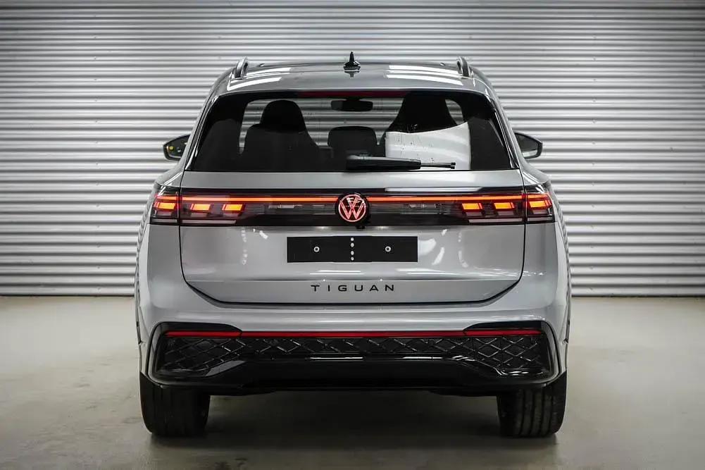 Neu VW Tiguan R-line 193 PS (141 kW) 2026 Oyster silver metallic (f0) SUV