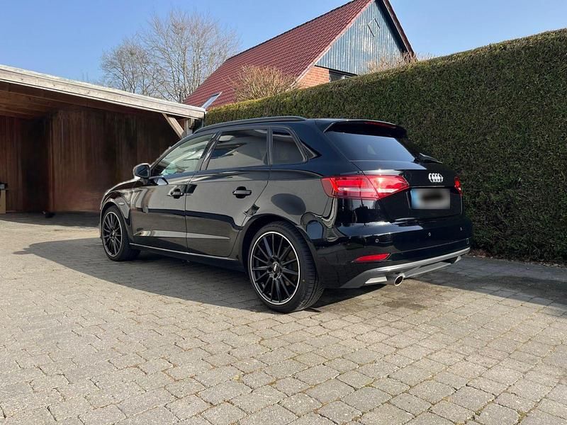 Gebraucht Audi A3 Sport 116 PS (85 kW) 2018 Schwarz Limousine