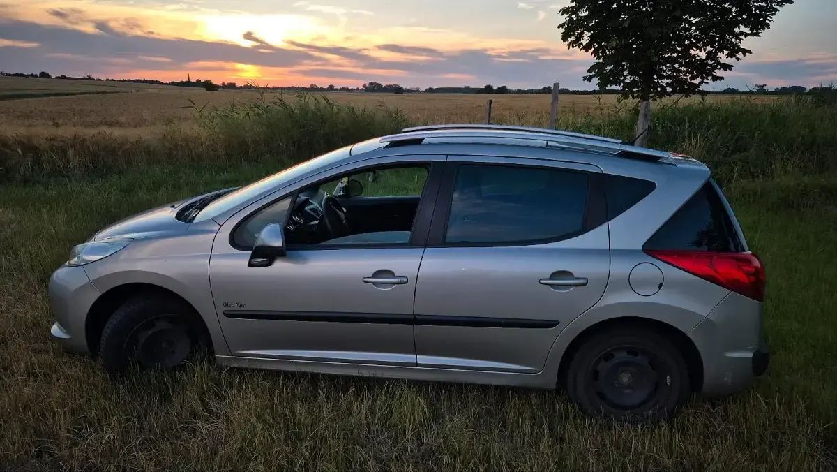 Gebraucht Peugeot 207 95 PS (69 kW) 2009 Silber Kombi