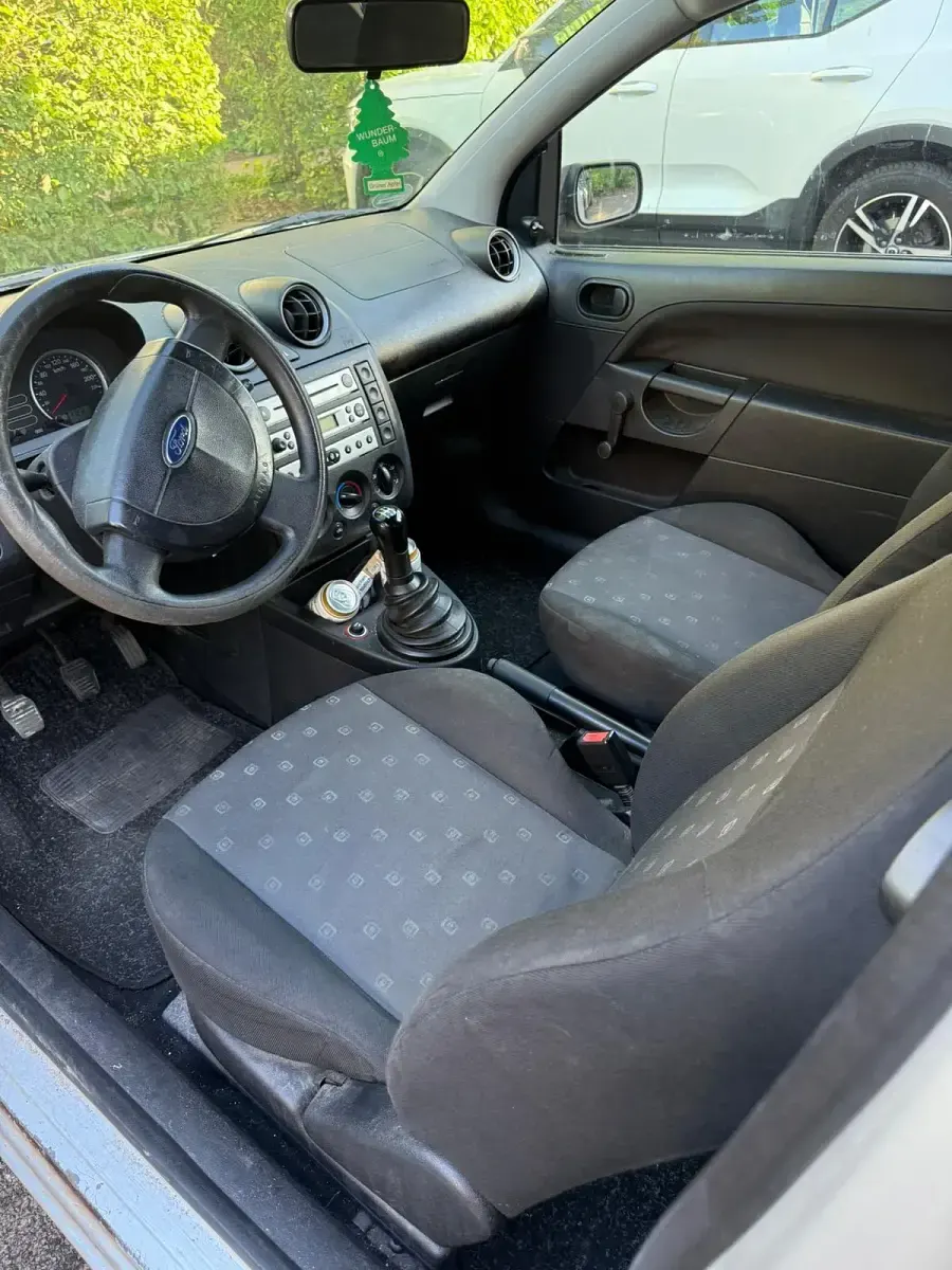 Gebraucht Ford Fiesta 80 PS (58 kW) 2005 Silber Kleinwagen