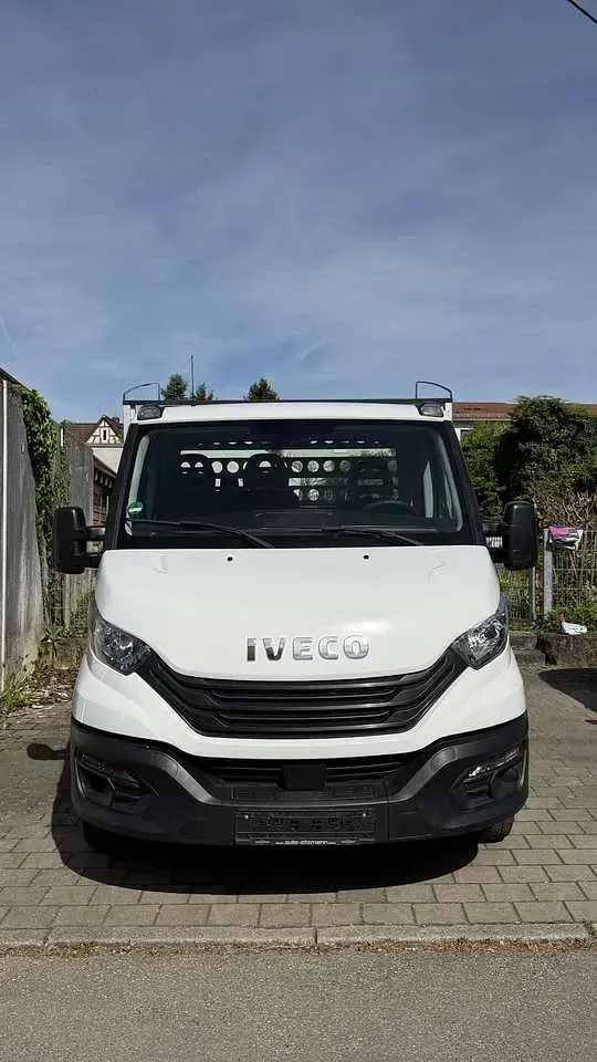 Second-hand Iveco Daily 160 CP (117 kW) 2023 Van