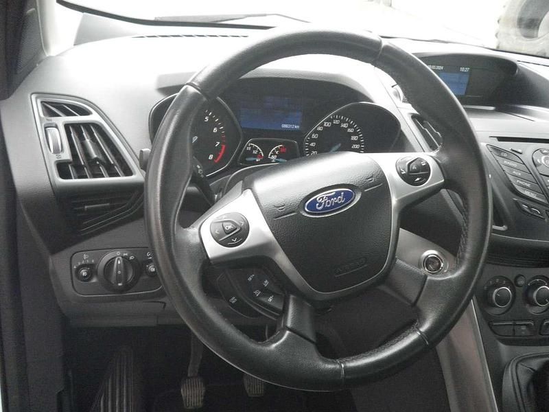 Gebraucht Ford Kuga Trend 120 PS (88 kW) 2016 Frostweiß SUV
