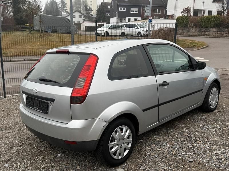 Gebraucht Ford Fiesta 60 PS (44 kW) 2003 Silber Kleinwagen