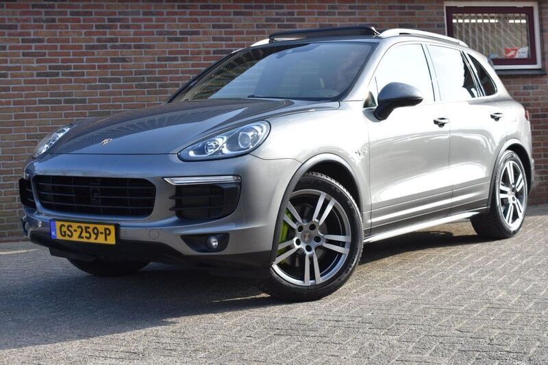Grau Gebraucht 2015 Porsche Cayenne Sport SUV | 26.828 € (Fairer Preis) - Bild 1/4