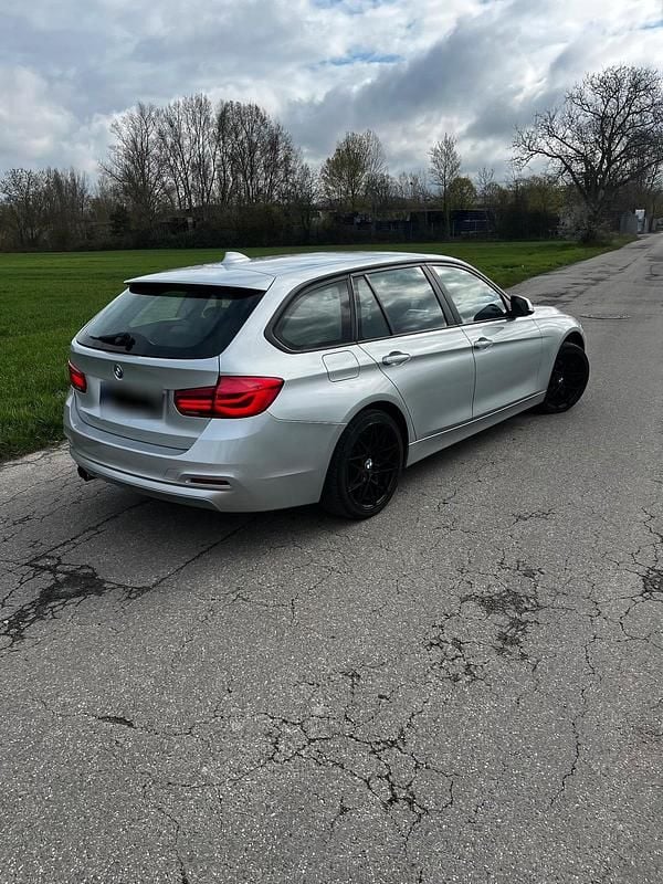 Gebraucht BMW 320 190 PS (139 kW) 2017 Grau Kombi