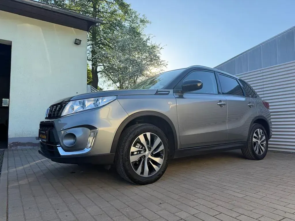 Gebraucht Suzuki Vitara Comfort 111 PS (81 kW) 2019 Grau SUV
