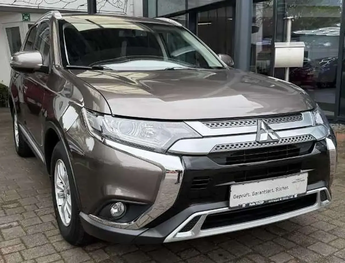Gebraucht Mitsubishi Outlander Active 150 PS (110 kW) 2020 Granitbraun SUV