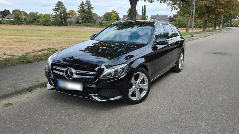 Schwarz Gebraucht 2017 Mercedes C250 Avantgarde Kombi | 16.666 € (Guter Preis) - Bild 1/4