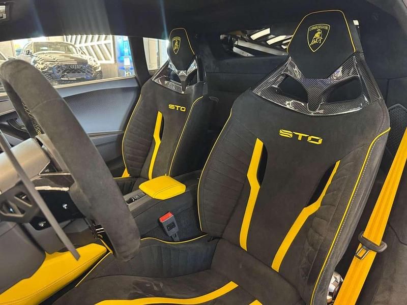 Neu Lamborghini Huracán 640 PS (470 kW) 2025 Grigio artis matt Coupé