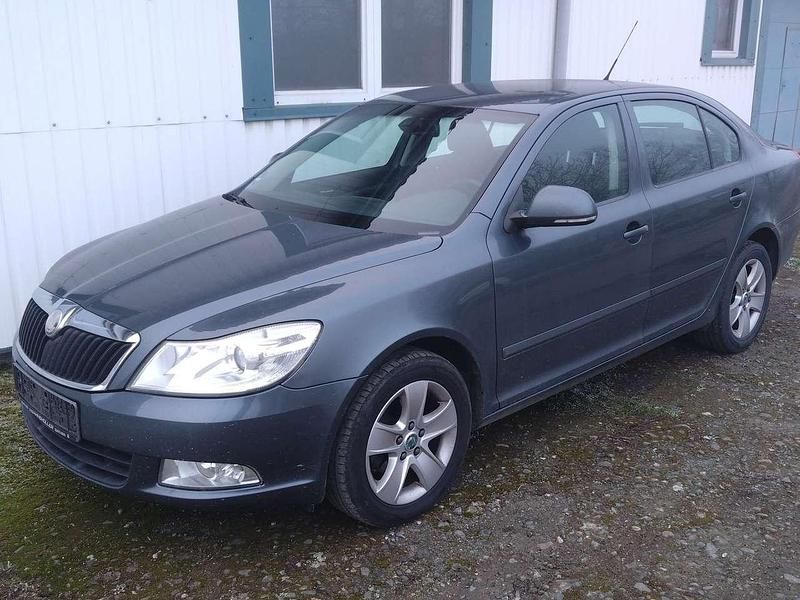 Anthracitegrau metallic Gebraucht 2009 Skoda Octavia Limousine | 2.900 € - Bild 1/4
