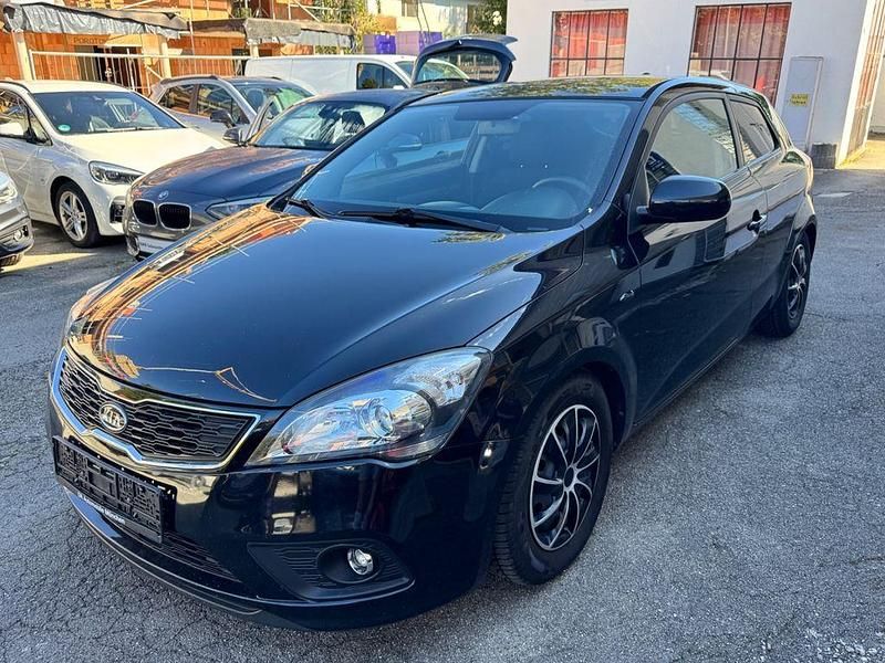 Schwarz Gebraucht 2011 Kia ProCeed Spirit Kleinwagen | 4.990 € (Etwas zu teuer) - Bild 1/4