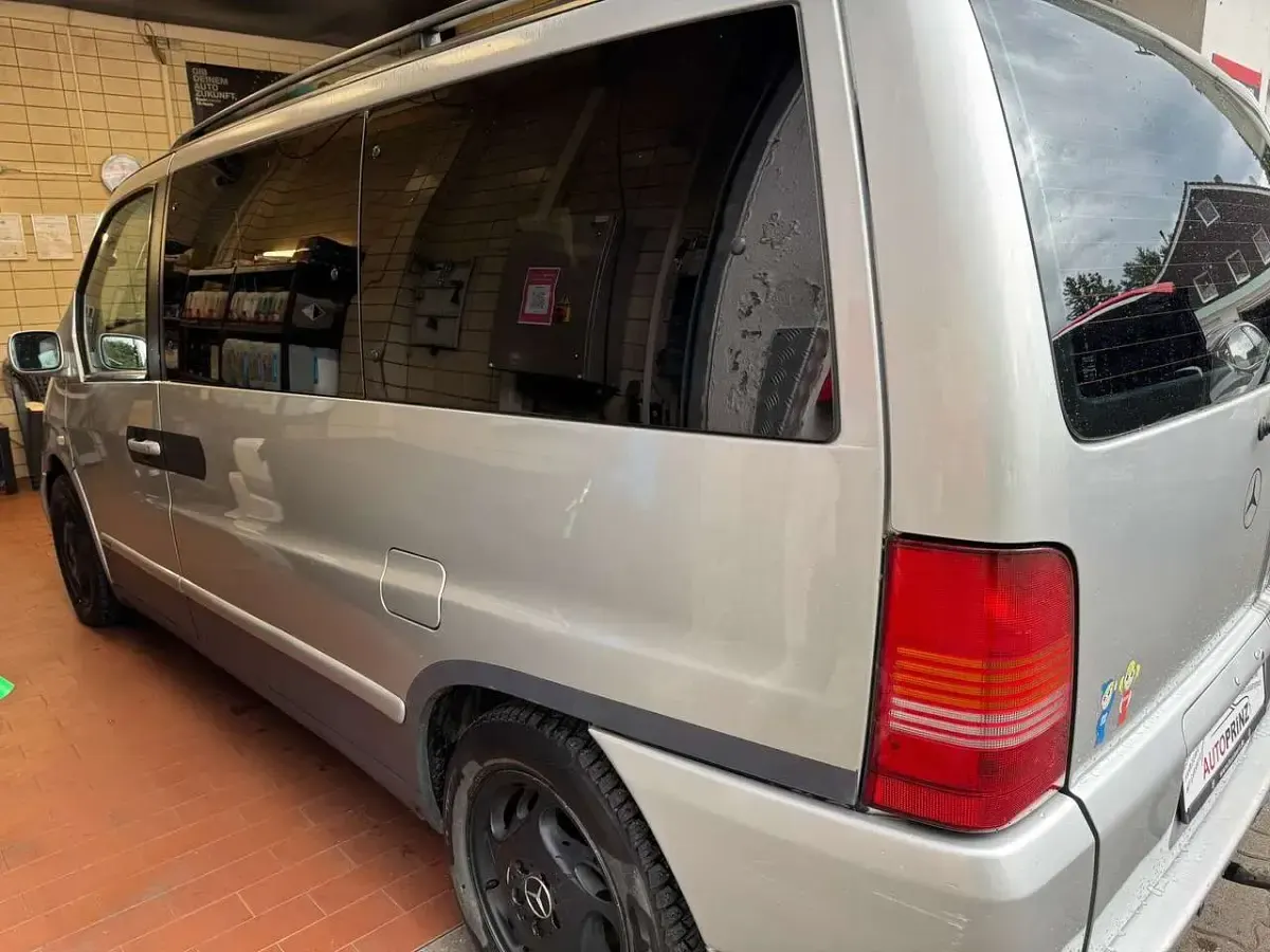 Gebraucht Mercedes V200 102 PS (75 kW) 2001 Bril.silver metallic mb 9744 Van / Kleinbus