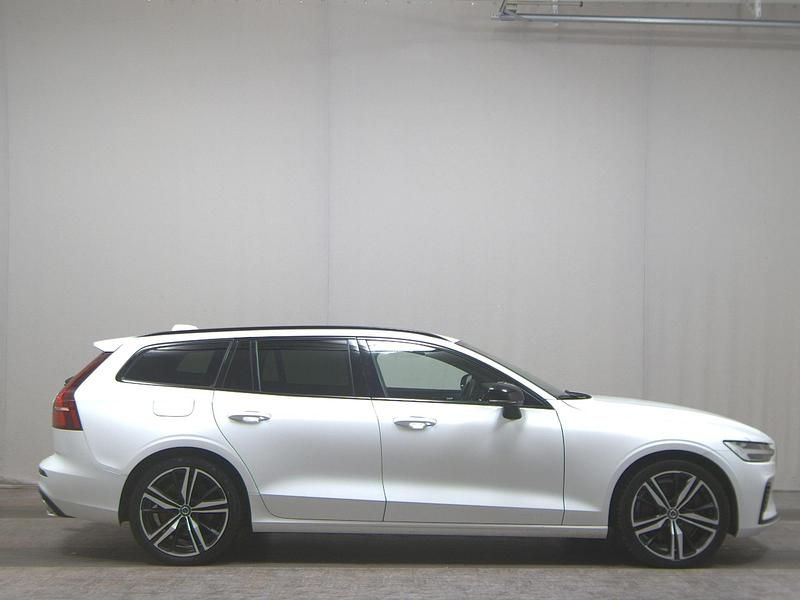 Gebraucht Volvo V60 Plus 253 PS (186 kW) 2022 Weiss Kombi